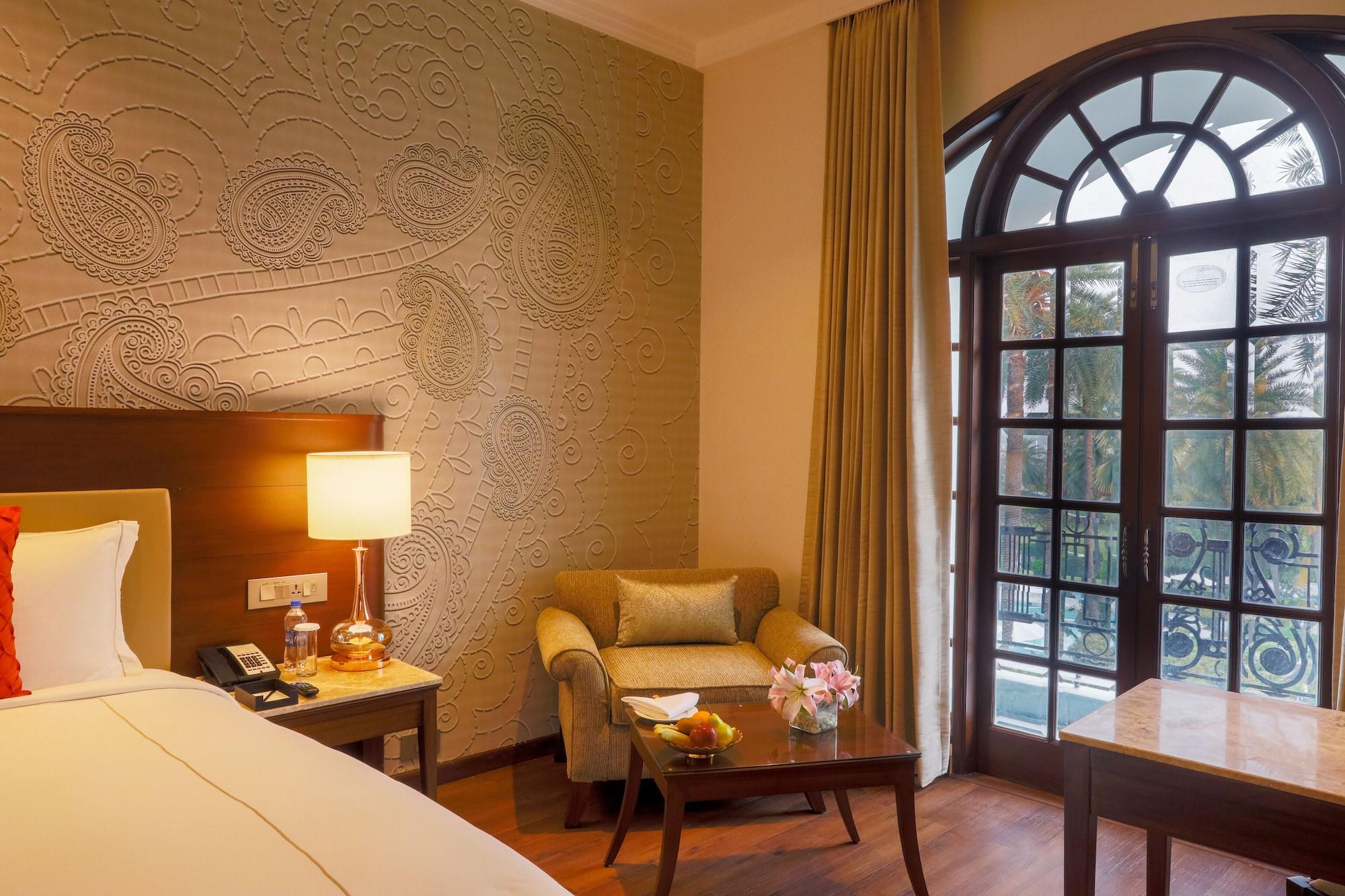 Taj Mahal, Lucknow Hotel Bagian luar foto