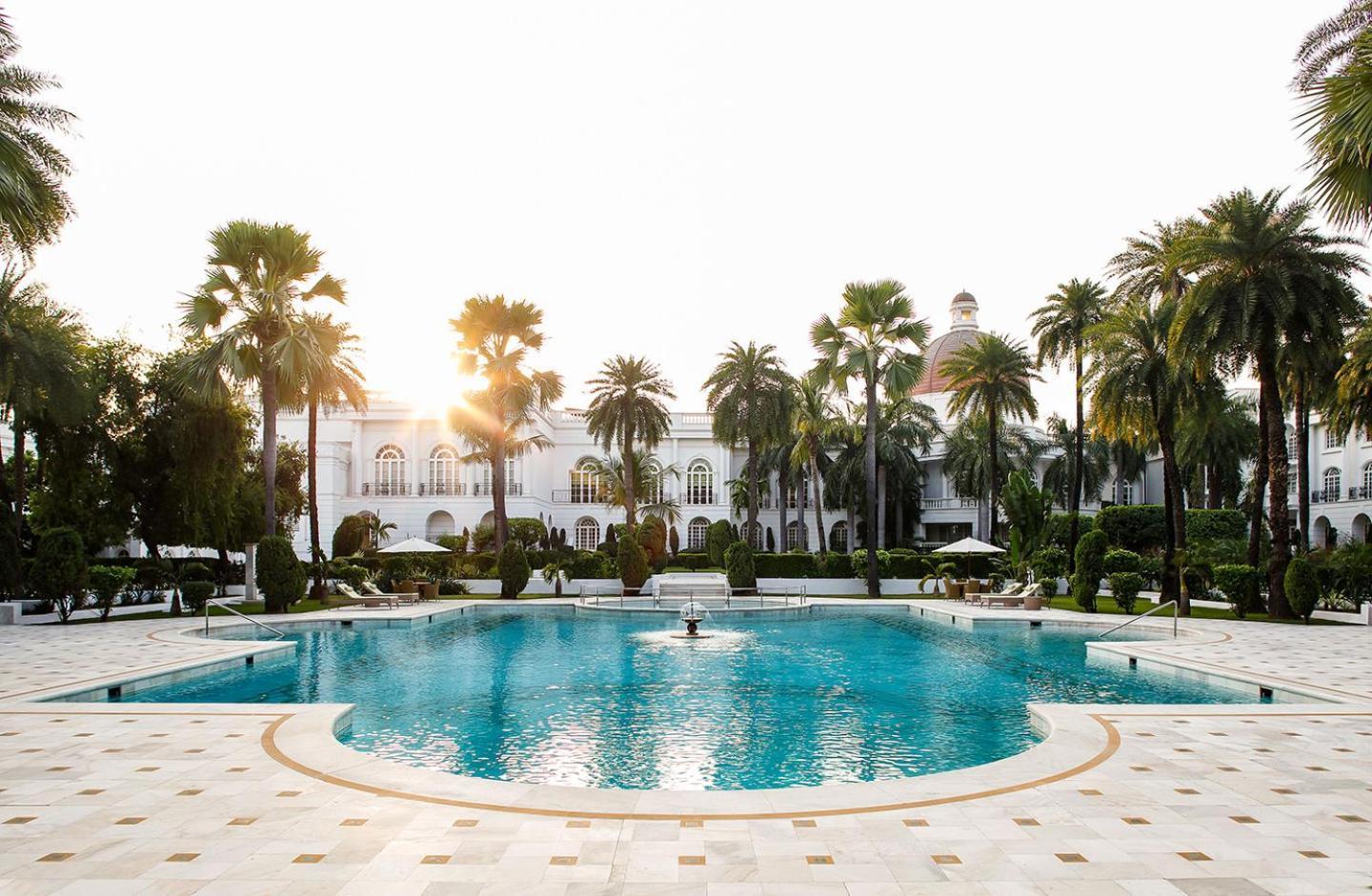 Taj Mahal, Lucknow Hotel Bagian luar foto