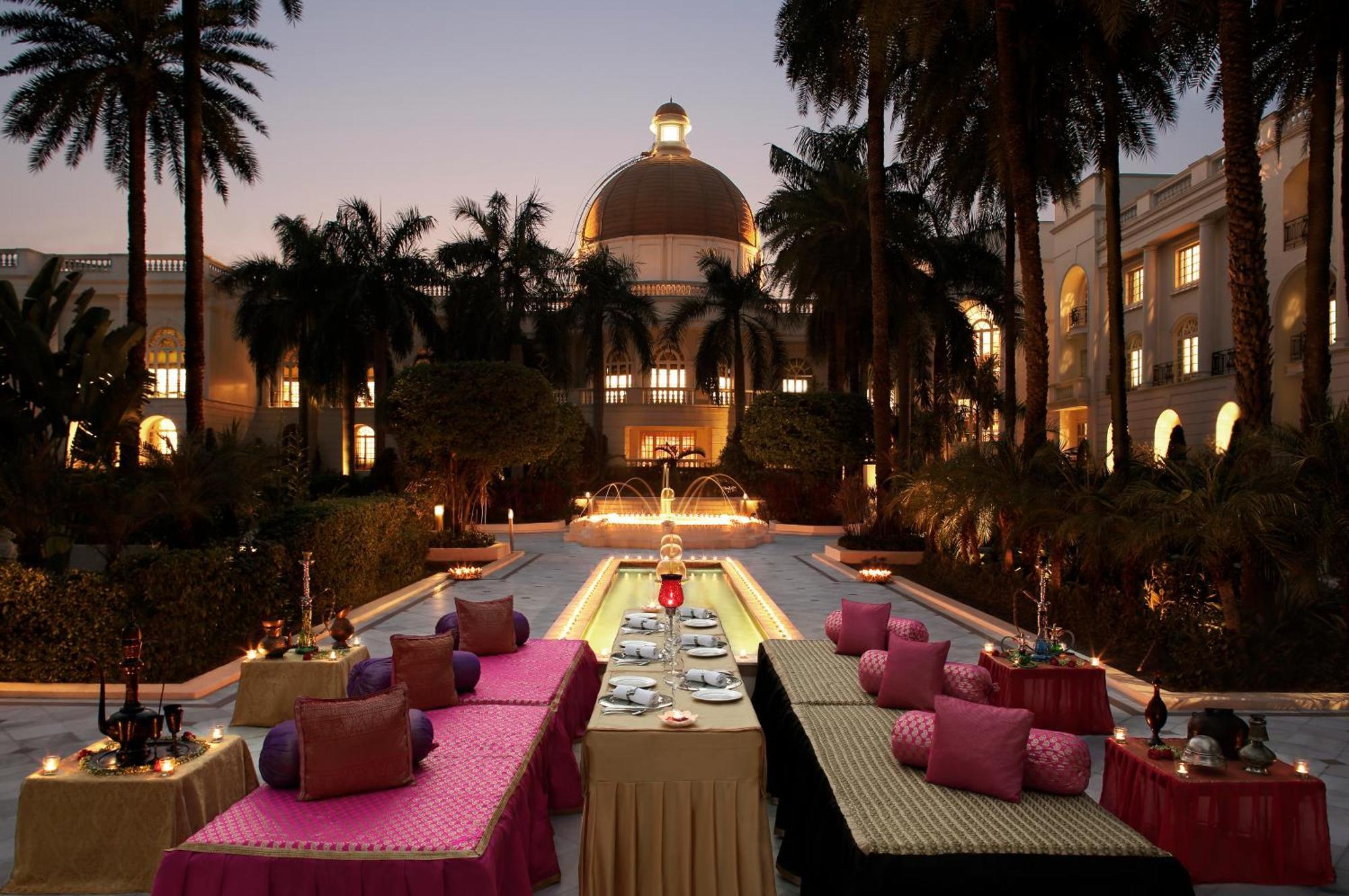 Taj Mahal, Lucknow Hotel Bagian luar foto