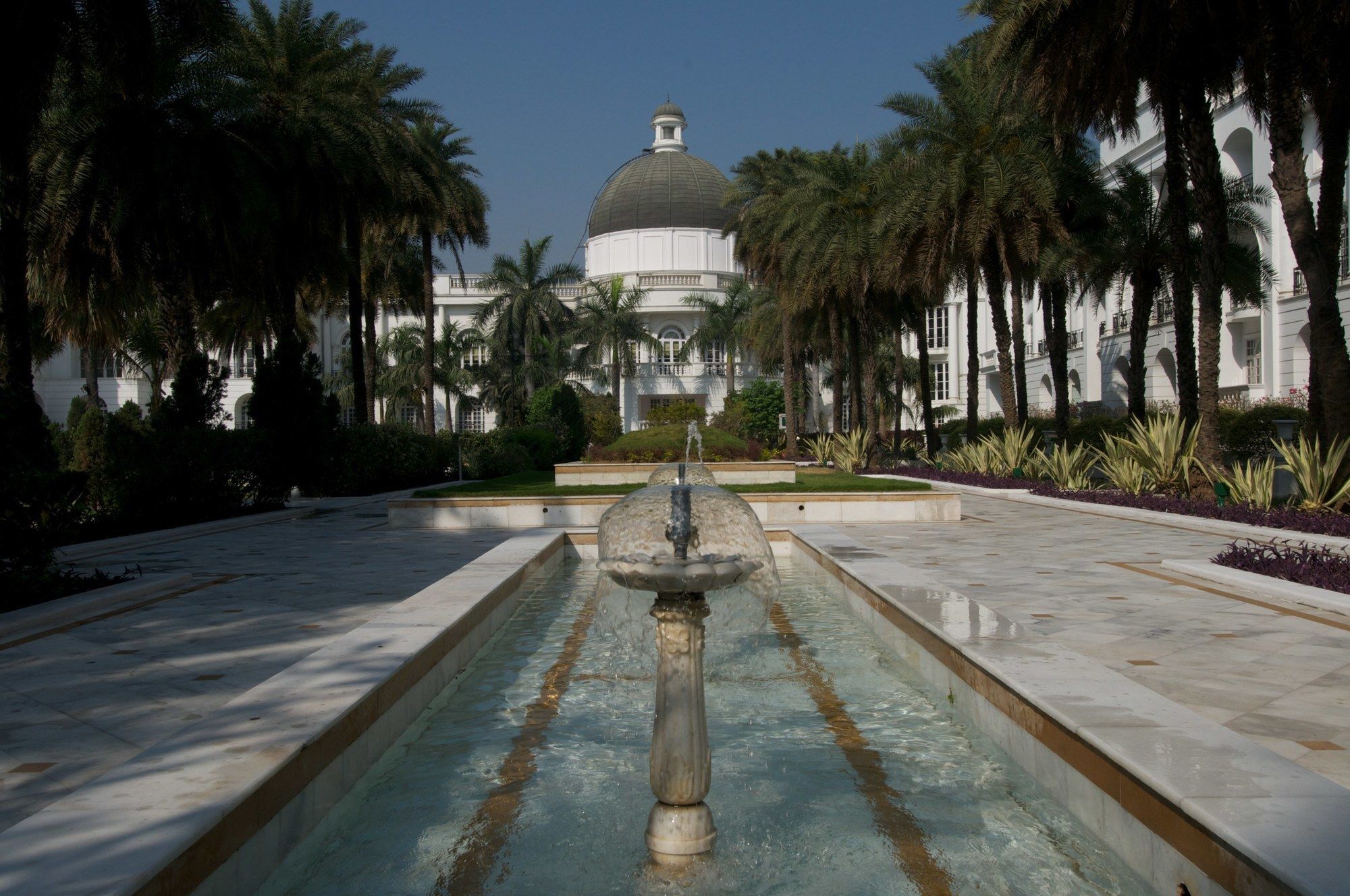 Taj Mahal, Lucknow Hotel Bagian luar foto