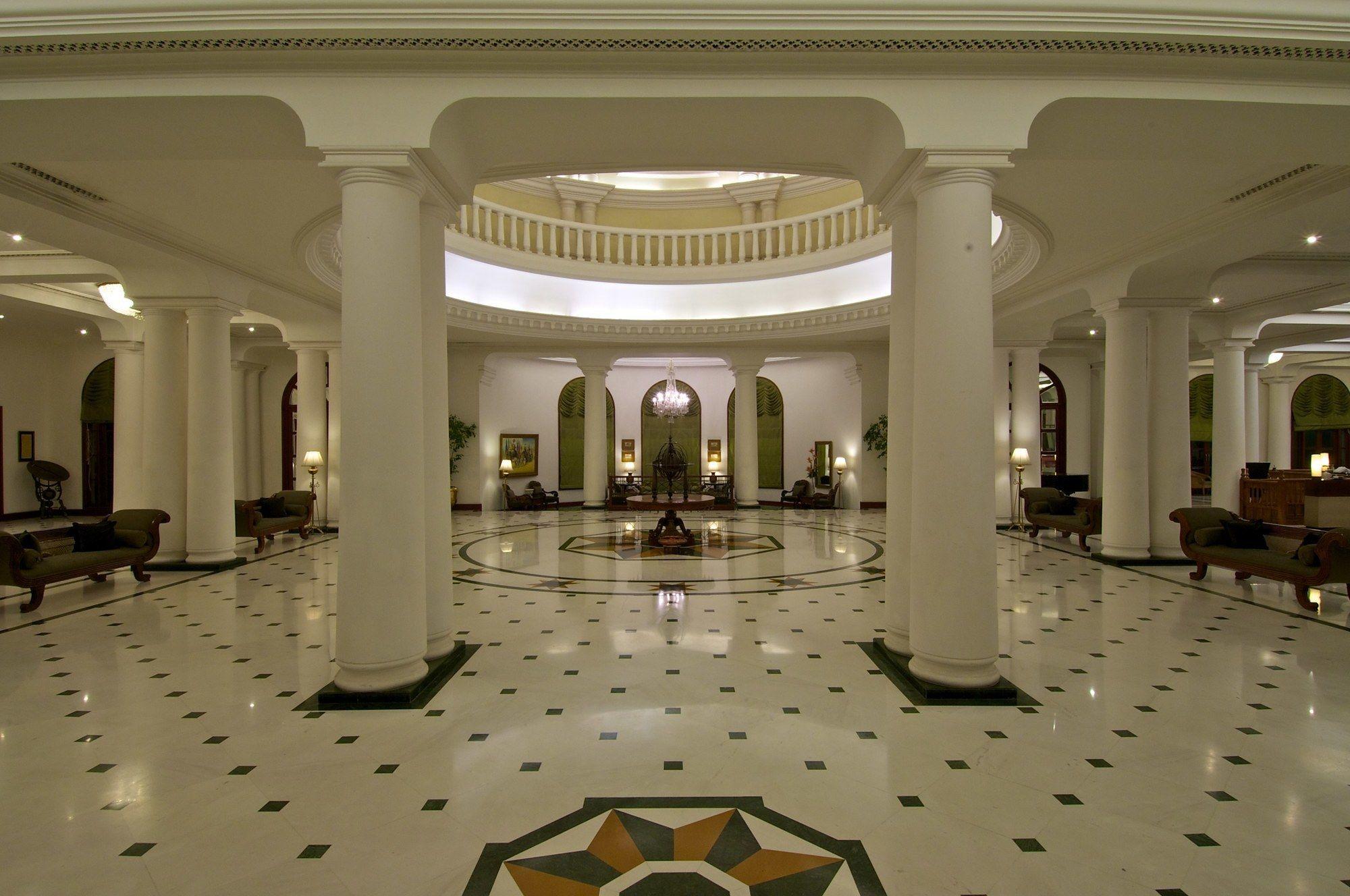 Taj Mahal, Lucknow Hotel Bagian luar foto