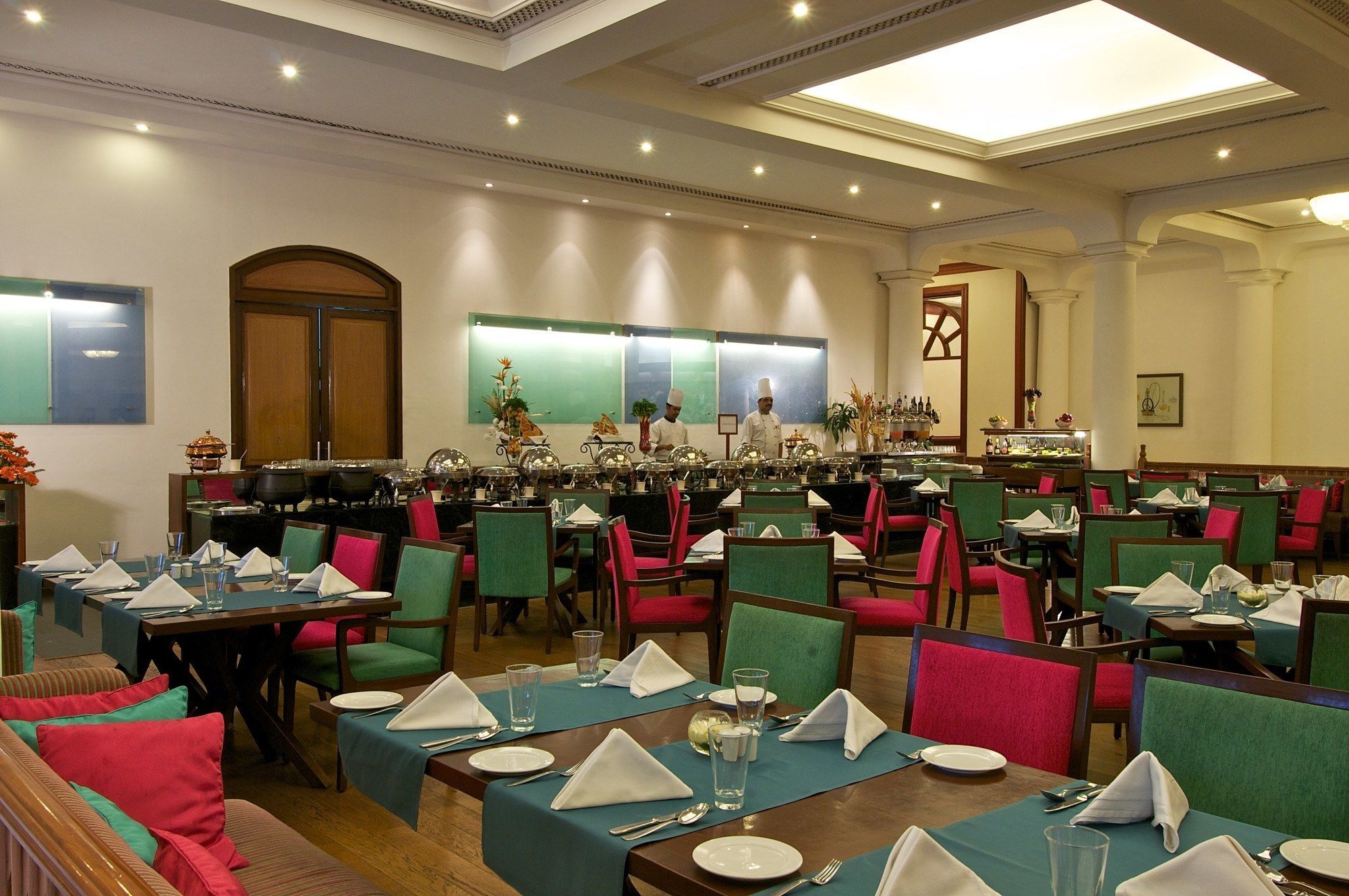 Taj Mahal, Lucknow Hotel Bagian luar foto