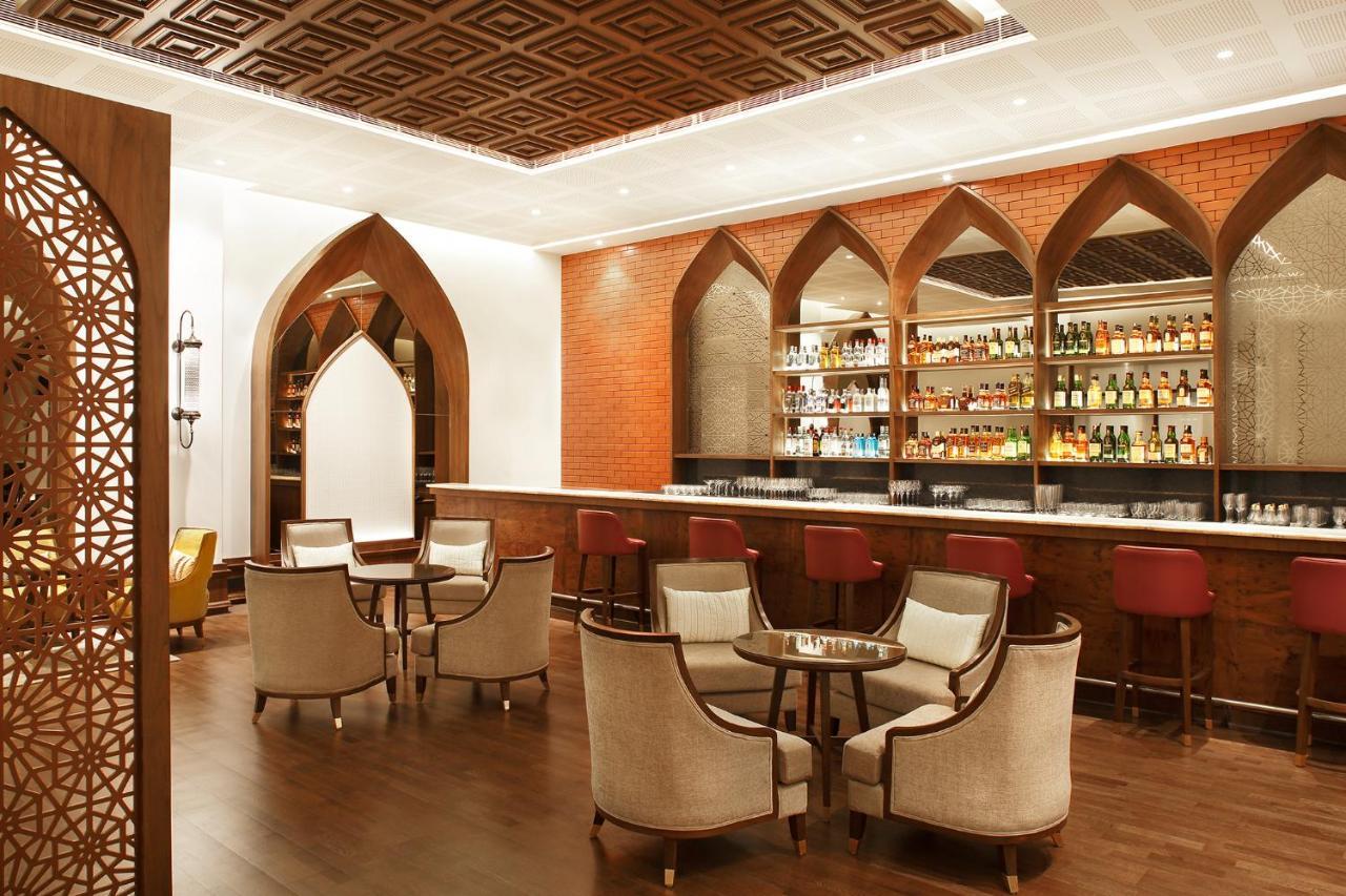 Taj Mahal, Lucknow Hotel Bagian luar foto